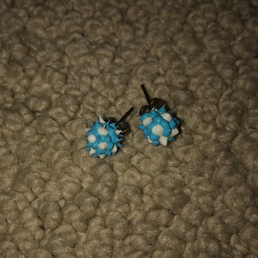 stud earrings